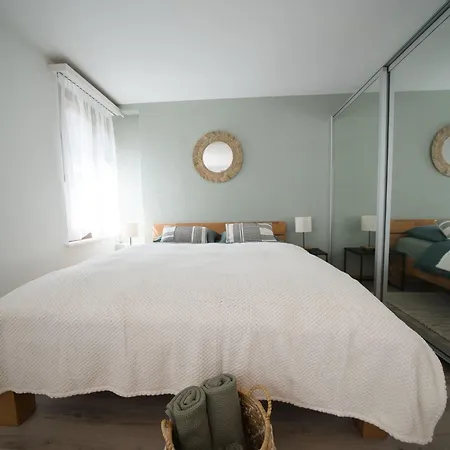 Bijou With Ambiance Near Lägenhet *